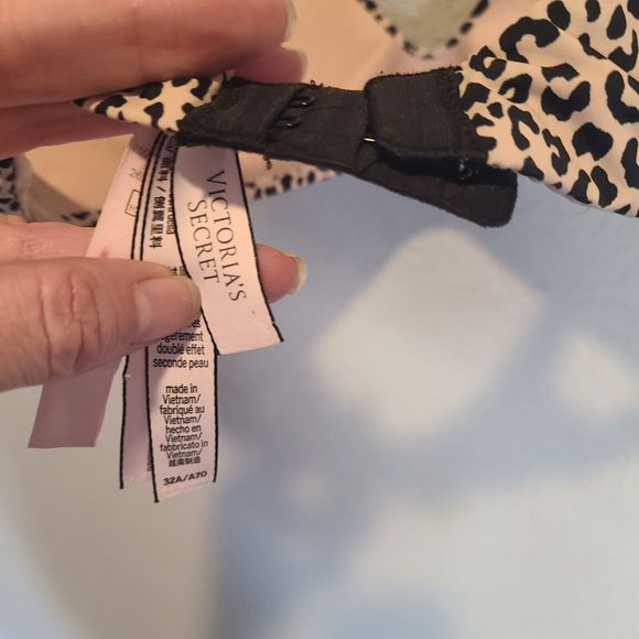 Victoria's Secret Push Up Leopard Cheetah Tshirt Lined Bra size 32A EUC - Picture 3 of 8